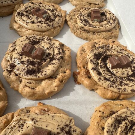 עוגיית פינוקים במילוי קינדר | קונדיטוריית הבית